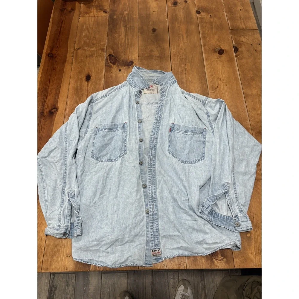 Vintage Levi's Men's Large Light Blue Washed Denim Band Collar Button Shirt